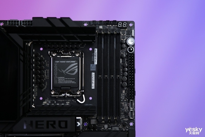 ROG MAXIMUS Z890 HERO主板+龙神3 EXTREME礼盒开箱:顶级配置,信仰拉满