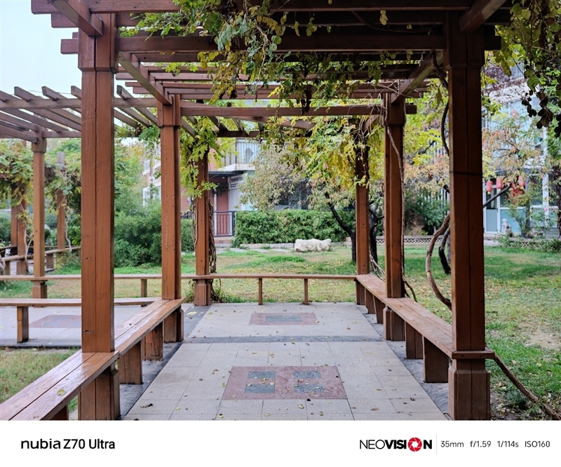 颜值巅峰 极简交互!努比亚Z70 Ultra深度评测:未来手机发展趋势风向标