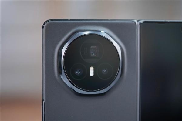 年度折叠屏手机推荐!荣耀Magic V3绒黑色图赏