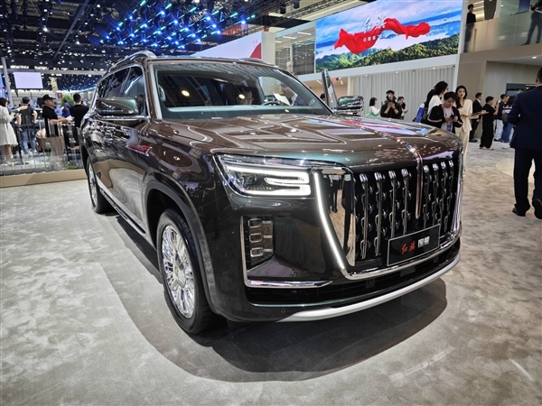 红旗金葵花品牌发布:国雅、国礼、国耀三车齐亮相