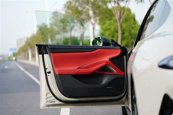 这颜值一眼种草!小米SU7雅灰图赏