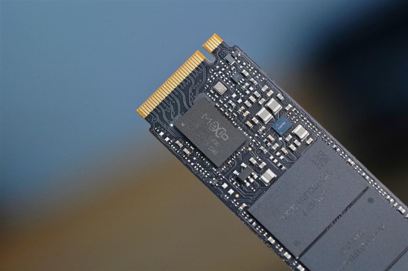 读取速度超7300MB/s!佰维 NV7200 2TB SSD评测:不可思议的低温