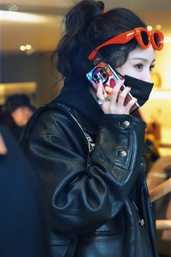 真花粉!杨幂下单享界S9等提车 还是华为Mate X5用户