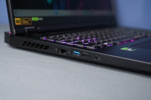 上手体验2024款掠夺者战斧18:14代i9+RTX 4090的顶级游戏神器