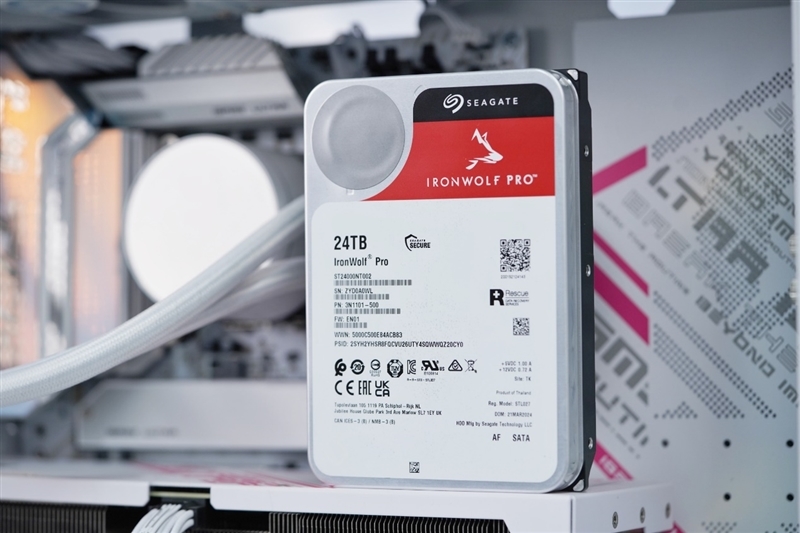 4块组近百TB NAS!希捷酷狼Pro 24TB硬盘评测:读写均超1000MB/s