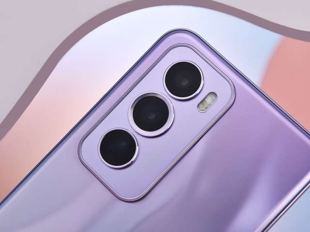 OPPO Reno12 Pro 全面评测,超美小直屏,创造千禧时尚新风潮