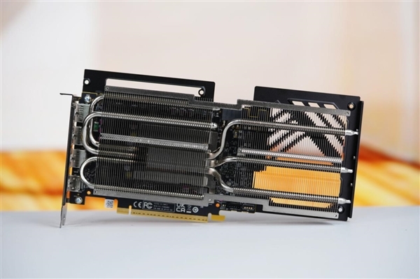 新一代甜品卡!傲世征途Intel锐炫B580显卡图赏