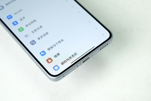 Redmi K70 至尊版的下巴仅1.9mm