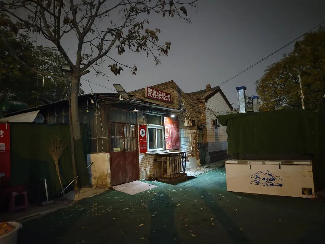 ◎ 聚鑫源烧烤店(宋浩去居民区摆摊后,这里作为备料间使用)