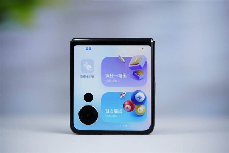 荣耀首款小折叠!荣耀Magic V Flip评测:4英寸超大外屏我能玩一天