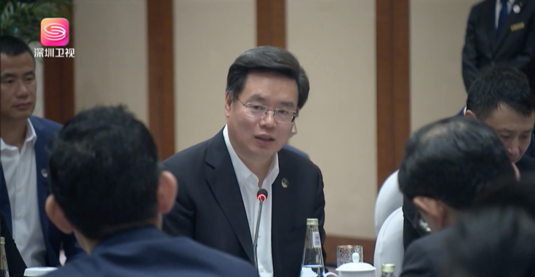 覃伟中会见王瑞杰一行 图来自深圳卫视
