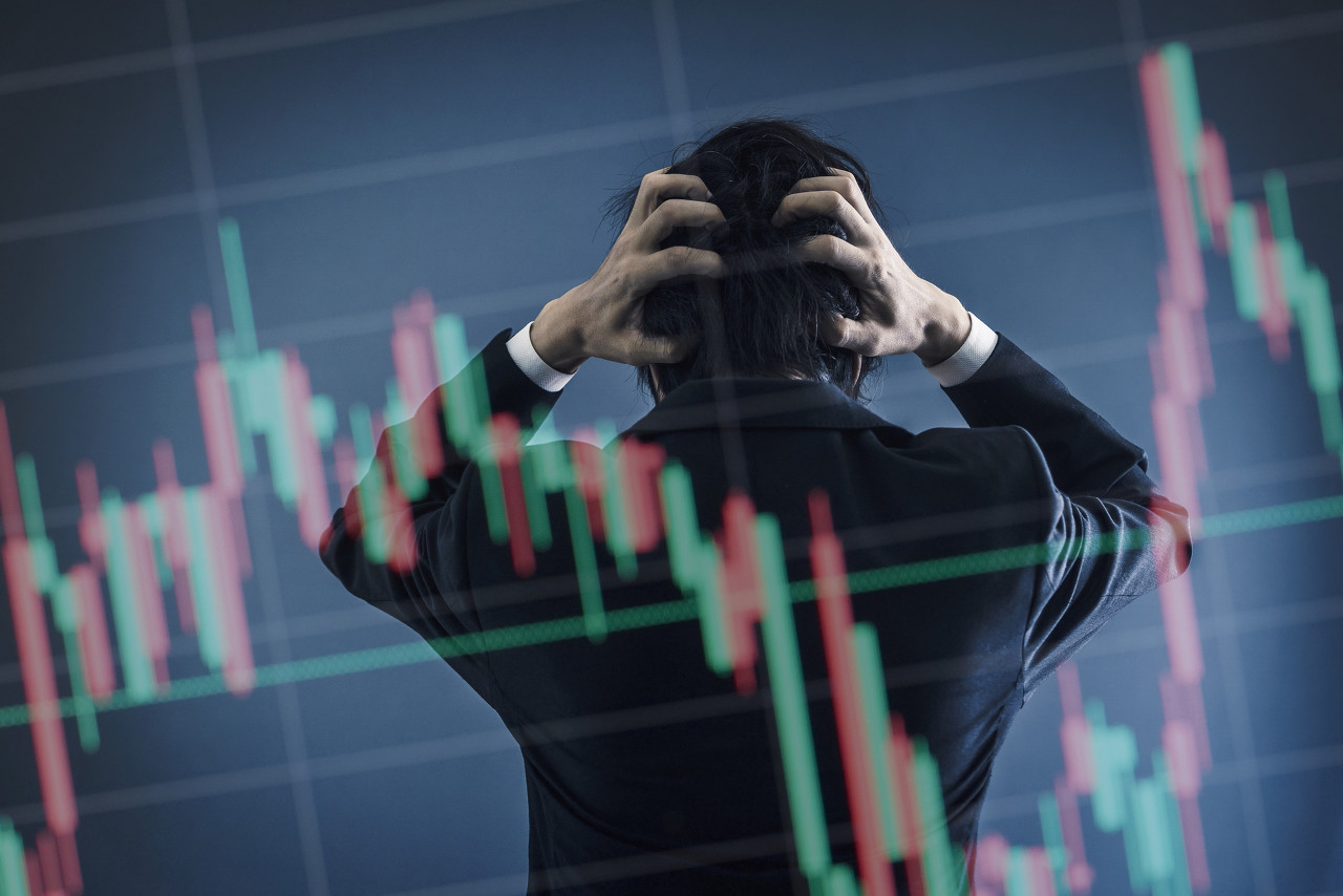 美股剧震，波音大裁员，巴菲特出货！特斯拉市值蒸发4700亿，马斯克Robotaxi载入史册失利？_凤凰网财经_凤凰网