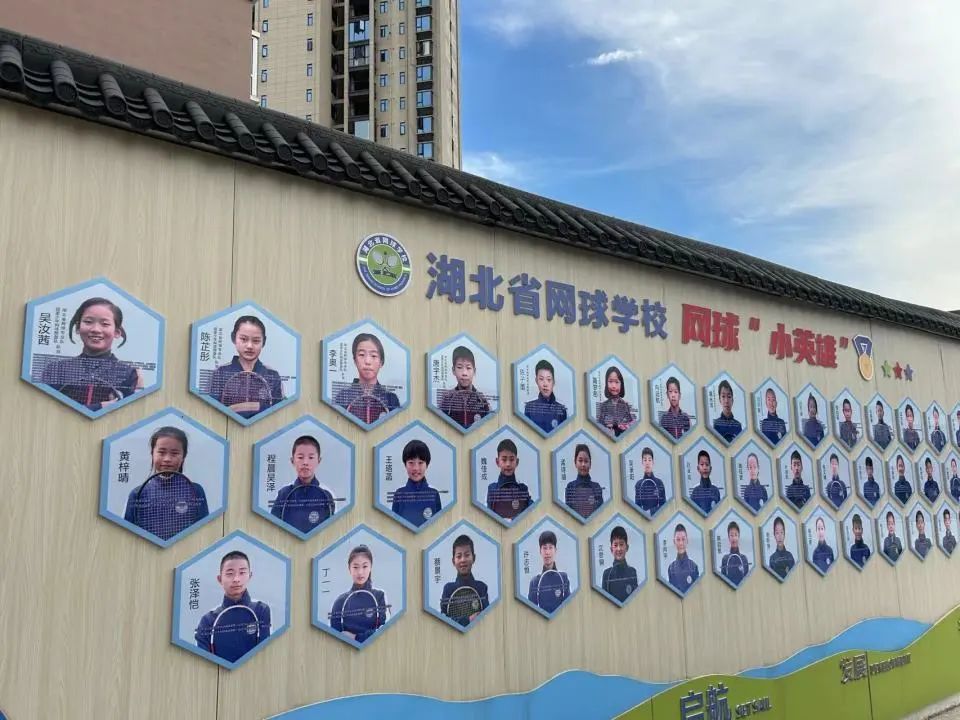 湖北网校里有一面“未来冠军墙”。(图/王晨婷摄)