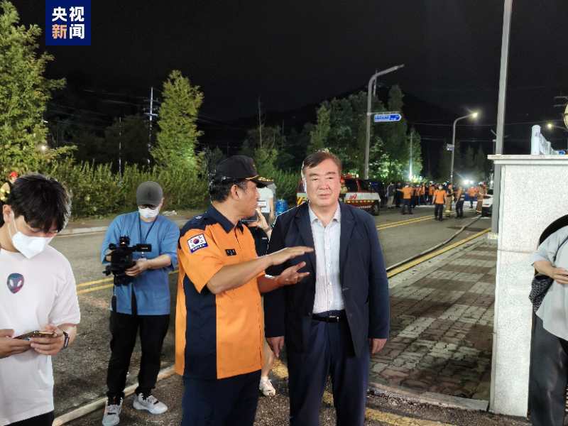 中国驻韩大使赴电池厂火灾现场，协调遇难中国同胞善后等工作