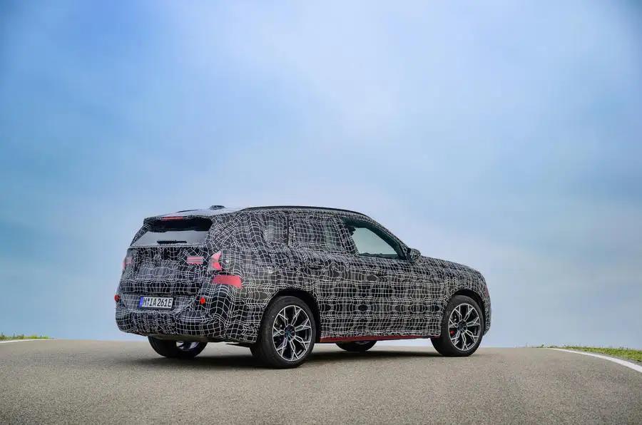 全新宝马X3官方谍照来了 好像还行不算特别丑 依然是老平台