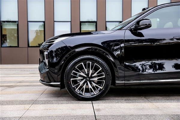 竞争理想L6 长安启源C798实车首亮相:全黑化就是帅