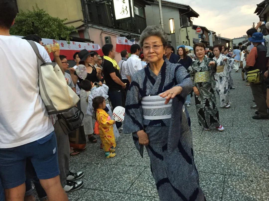 京都夏季的传统祭典，比起小朋友，更多是老人