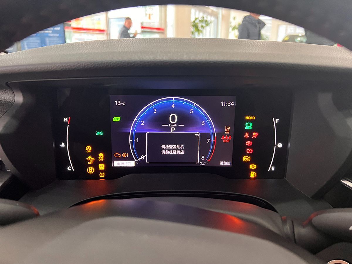 取消2.5燃油版,新增2.0HEV动力,8155芯片上车,全新凯美瑞实拍