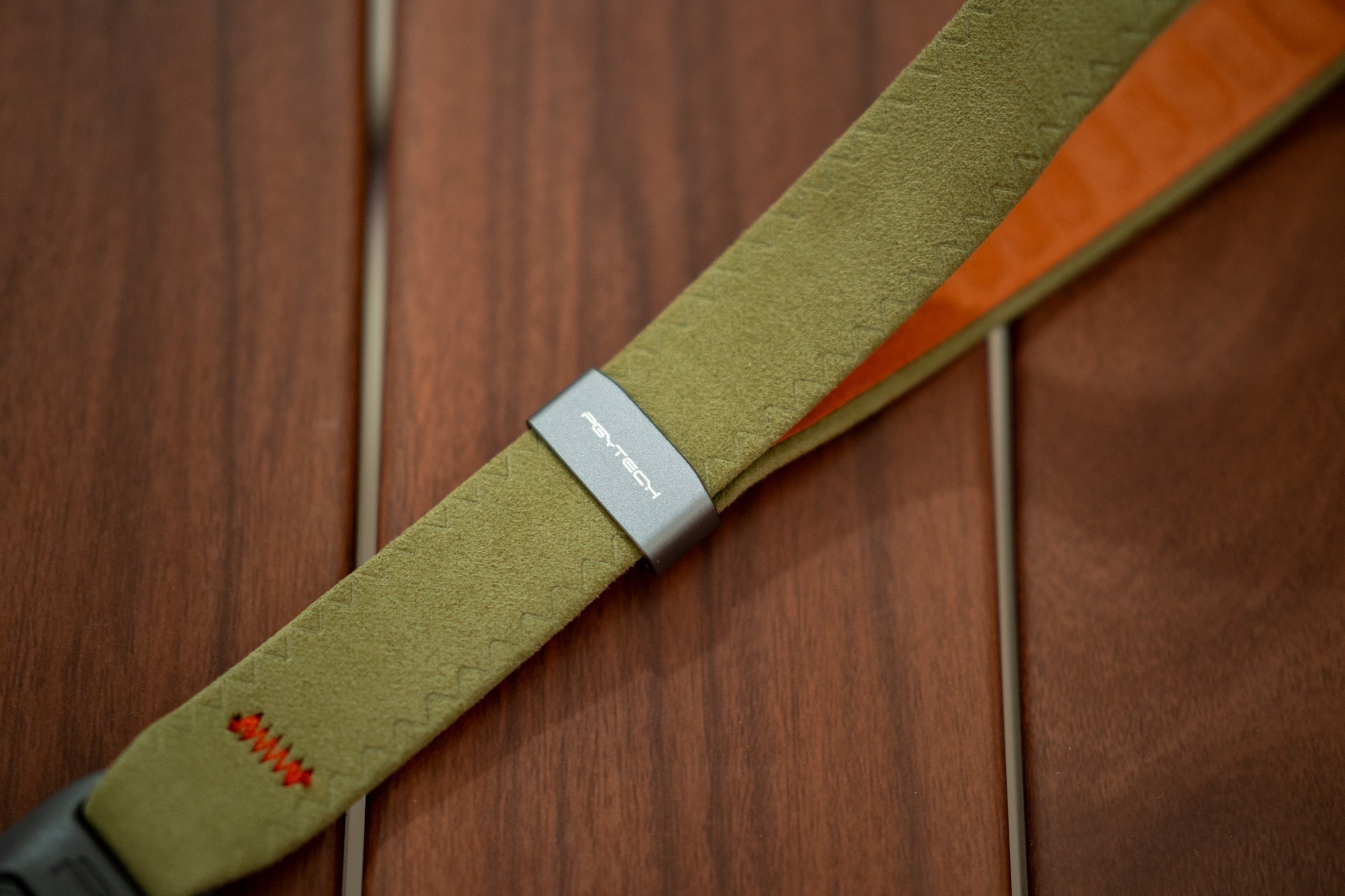 PGYTECH相机背带Air复古款和相机腕带Air评测:时尚舒适,原创快挂扣