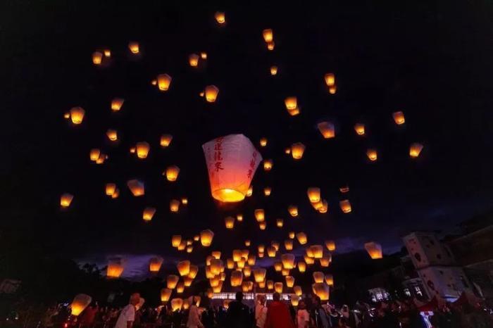 2024台湾新北市平溪天灯节。图片来源：台湾联合新闻网 新北市府旅游局提供