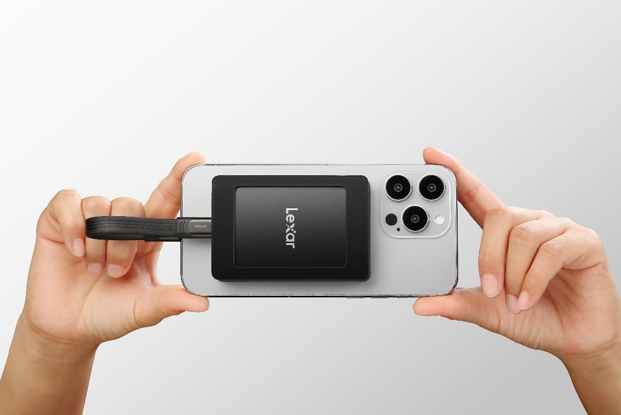 Lexar SL500 移动固态硬盘磁吸套装发布:一款能吸在手机背后的移动固态硬盘