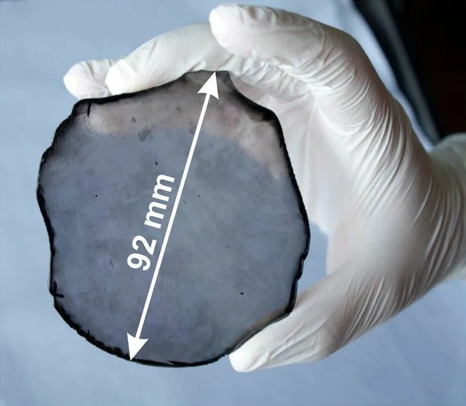 化学气相沉积技术培养出的钻石原石。图片来源：wikimedia