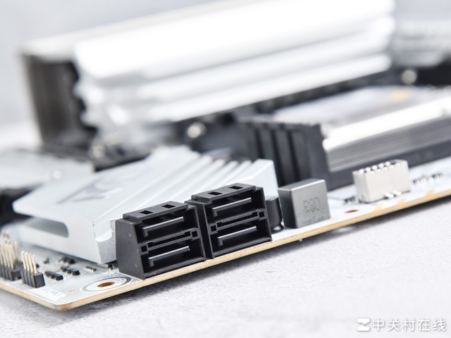 七彩虹 B650M GAMING FROZEN 主板评测 颜值拉满 玩法多样