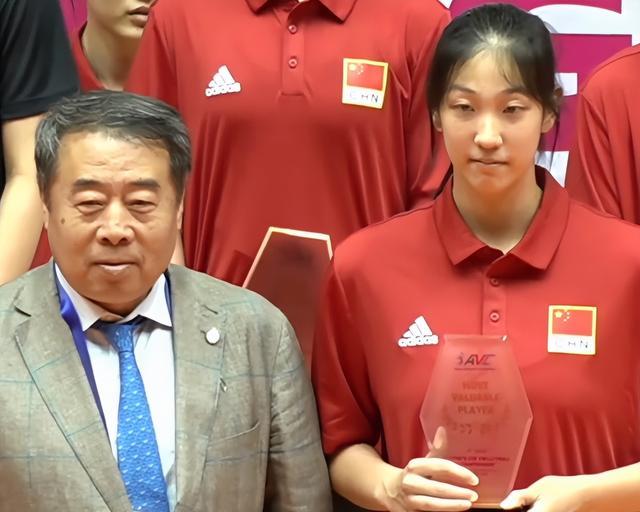 3-0横扫日本夺冠！中国女排15岁1米93天才夺MVP，小赵蕊蕊也获奖