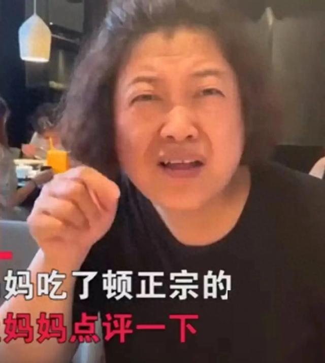 东北大妈火力全开，吐槽西湖醋鱼难吃！杭州市民不干了！