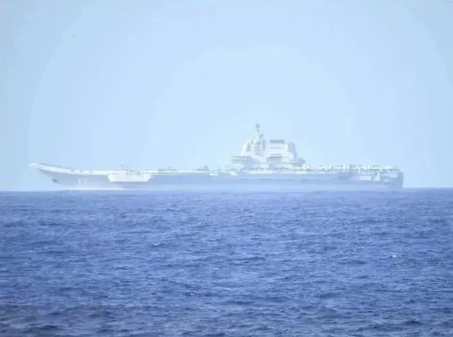 照片曝光！“山东”舰抵近菲律宾200海里处！网友：航母都出动了，这是要干啥？