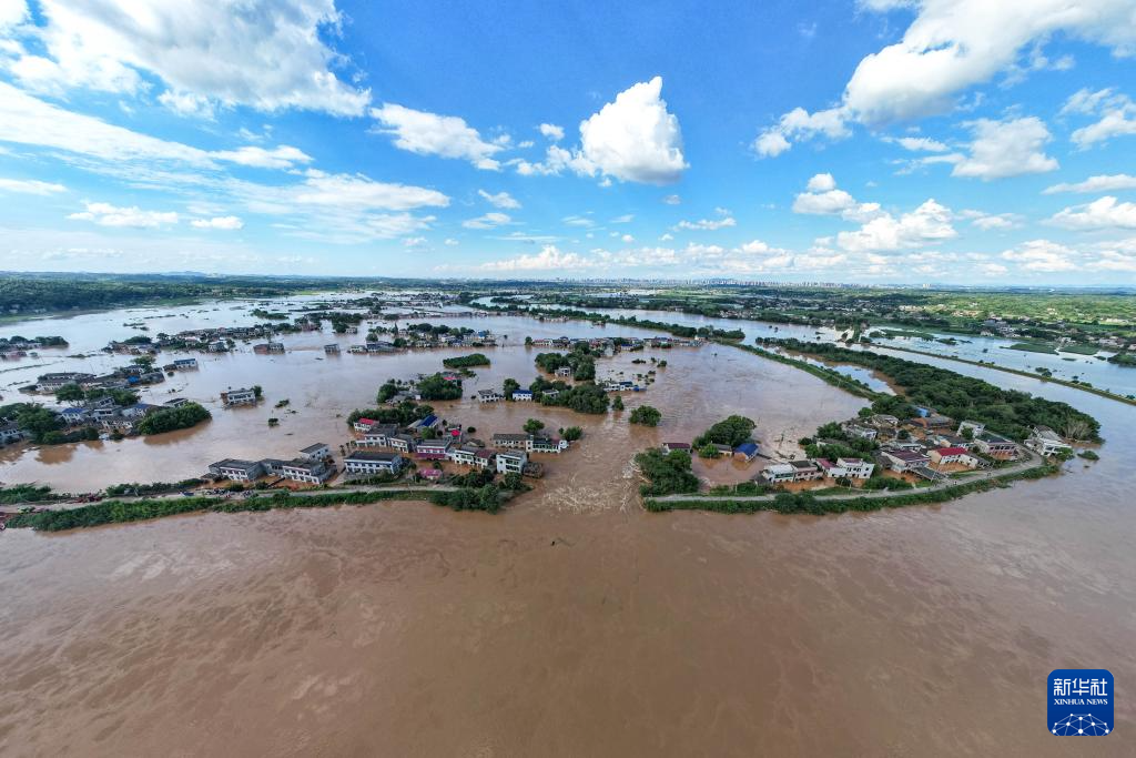 这是7月29日拍摄的涓水湘潭县河口镇华中村堤段决口险情现场（无人机照片）。新华社记者 陈思汗 摄