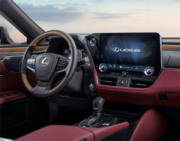 车灯自带“闪电” 新款雷克萨斯ES上市:29.99万起