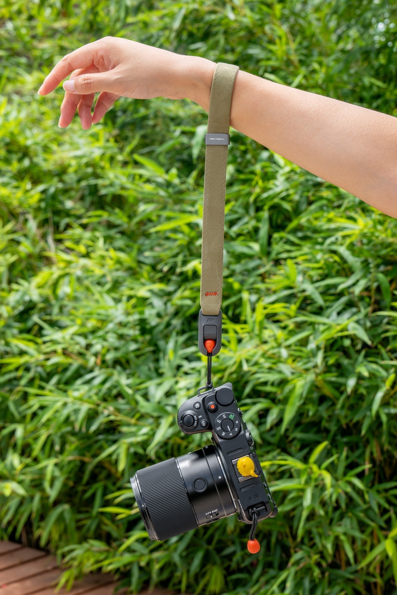 PGYTECH相机背带Air复古款和相机腕带Air评测:时尚舒适,原创快挂扣