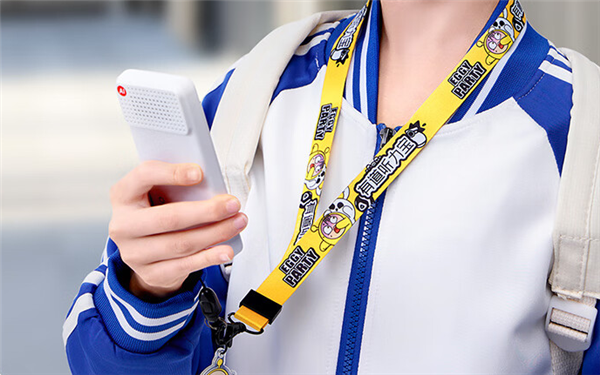 399元 网易有道发布听力宝E6:支持AI口语听读