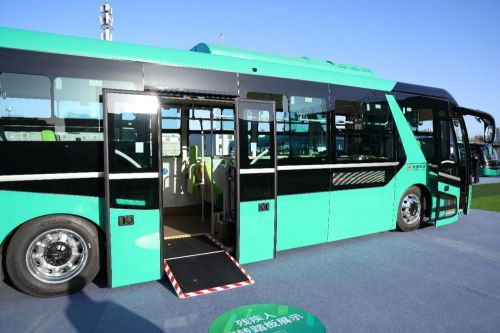 福田欧辉新型通学车获2024年度商用车盛典公交奖