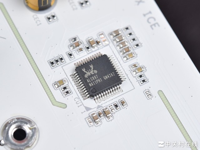 轻松超频锐龙7 8700G 技嘉B650E冰雕X主板评测