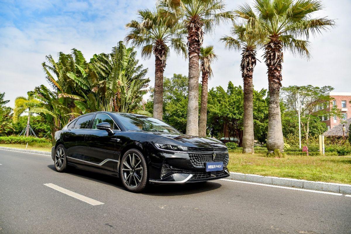 插混依然是主流 岚图追光PHEV对比汉DM-p 谁才是“混动之王”?