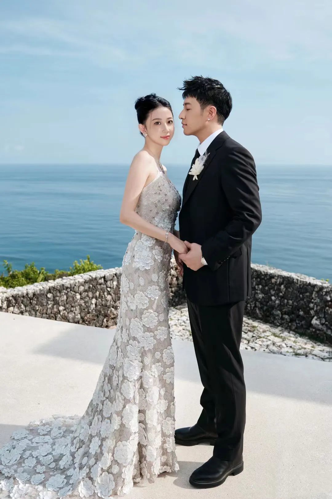 2023年,官宣婚讯三年后,潘玮柏和宣云补办婚礼