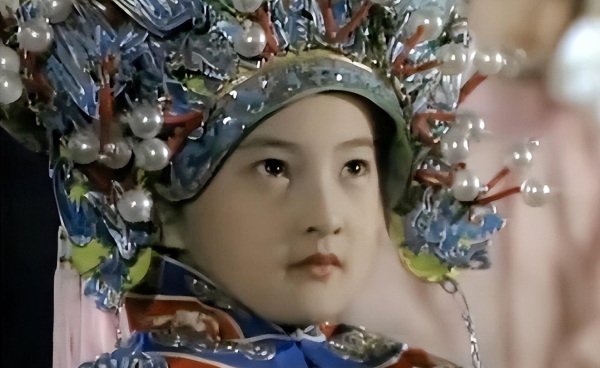 金铭从《婉君》开始主演了多部琼瑶剧，是当时最红的童星