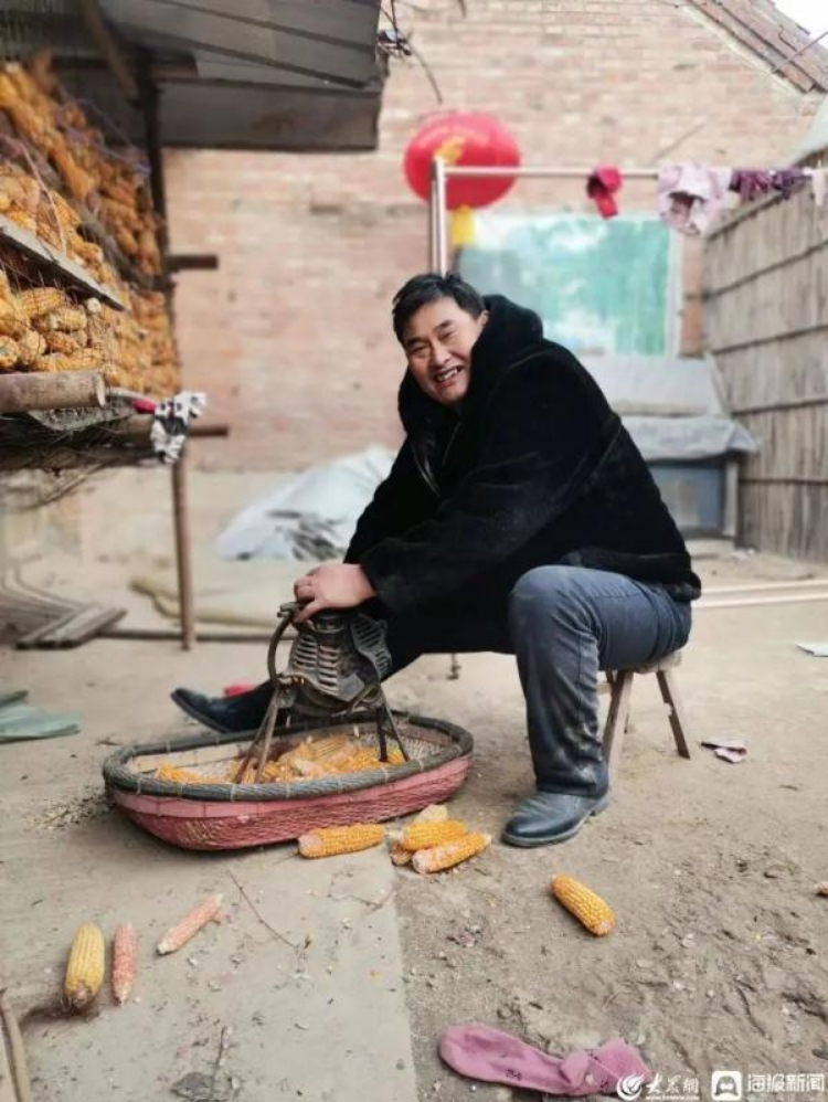 “大衣哥”朱之文。海报新闻