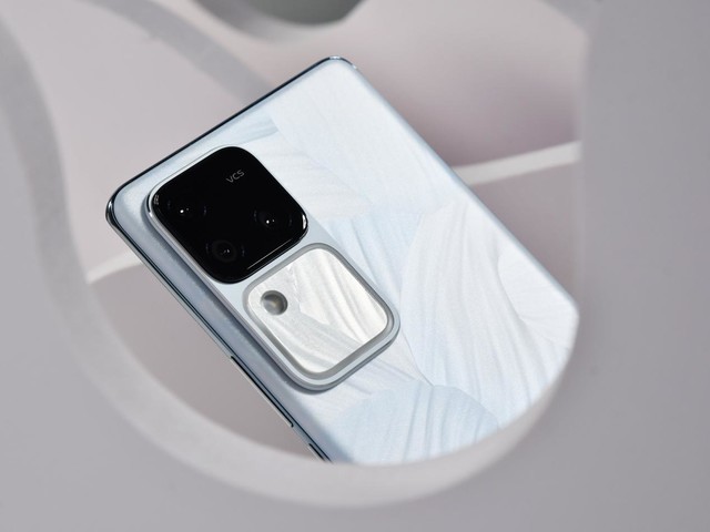 vivo S18 Pro全面评测 在它眼里你更好看