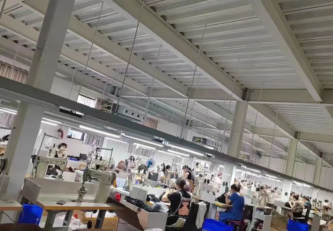 〓 黄一丁公司厂房内部