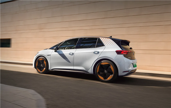 合资品牌电车销量冠军!上汽大众2023年新能源销量超13万台