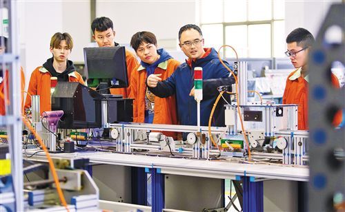 中考分流、校企分离……中国职业教育“低人一等”的原因找到了
