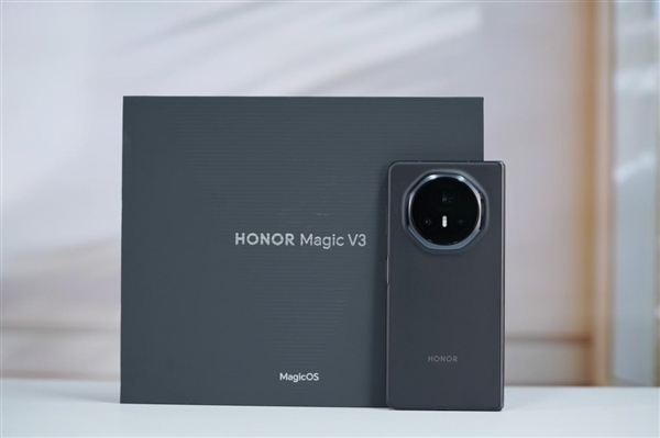 年度折叠屏手机推荐!荣耀Magic V3绒黑色图赏