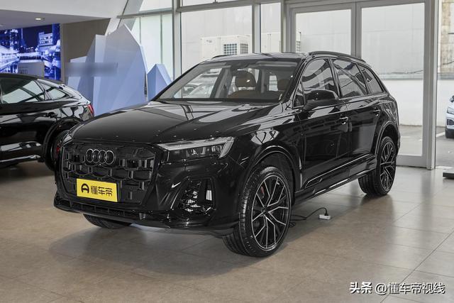 2025款奥迪Q7 55TFSI quattro S line黑武士型