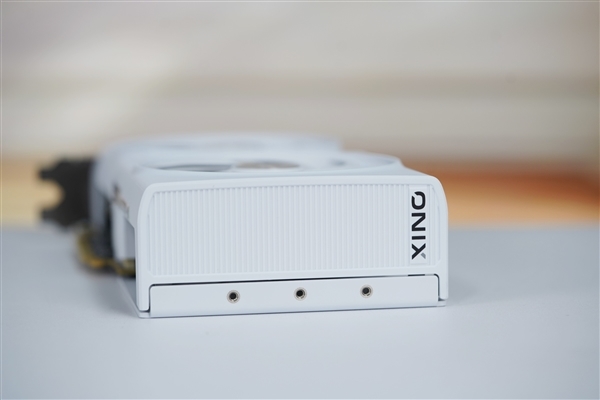 纯白双风扇!傲世追日Intel锐炫B580 OC显卡图赏