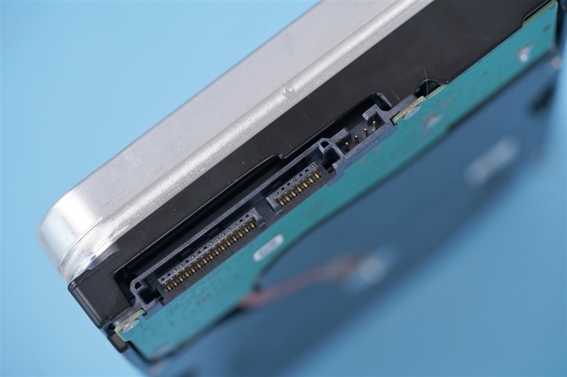 4块组近百TB NAS!希捷酷狼Pro 24TB硬盘评测:读写均超1000MB/s
