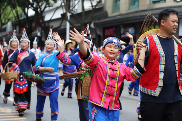 ▲2023年4月22日在景宁县拍摄的2023中国畲乡“三月三”民族文化沉浸式展演现场。新华社记者 张晓洁 摄