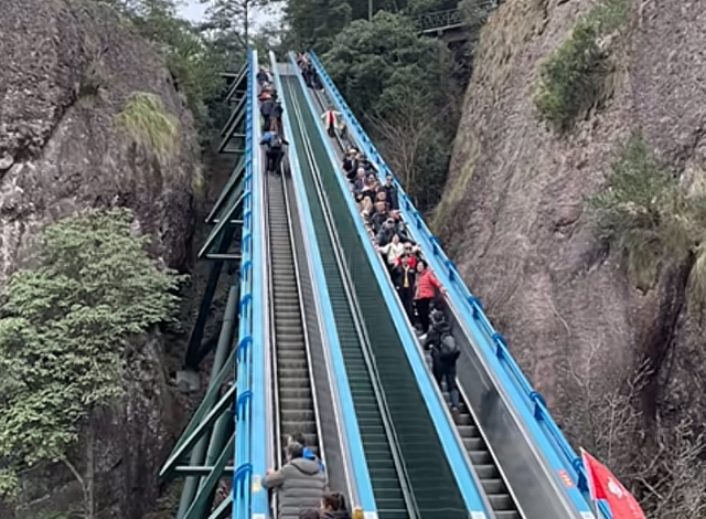 笑不活了！浙江最懒景区坐电梯上山开飞车下山，网友评论笑死我了